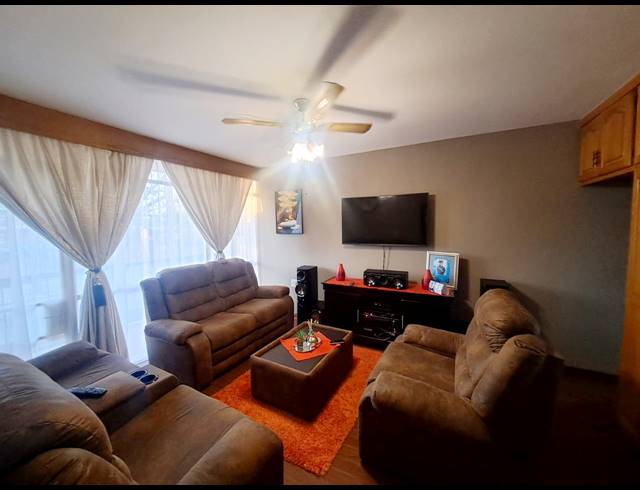 2 BEDROOM APARTMENT SOLD IN VANDERBIJLPARK CW 3